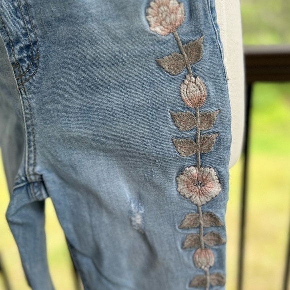 Velvet Heart Women’s Denim Jeans Sz 28 Roelle Girlfriend Slim Floral Embroidery - Picture 6 of 10